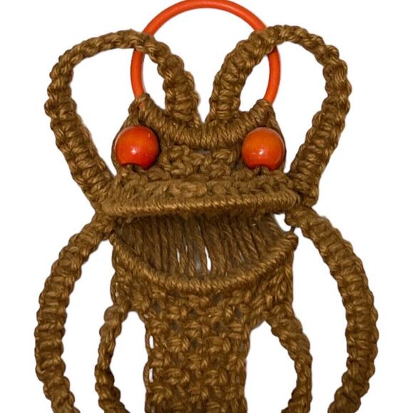 Vintage Frog Brown Macrame Orange Wood Wall Hanging Decor Groovy Towel Ring 22" - Picture 9 of 9